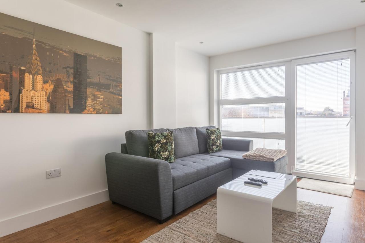 Luxury 2-Bed Flat Parking And Close To The Tube London Exterior photo