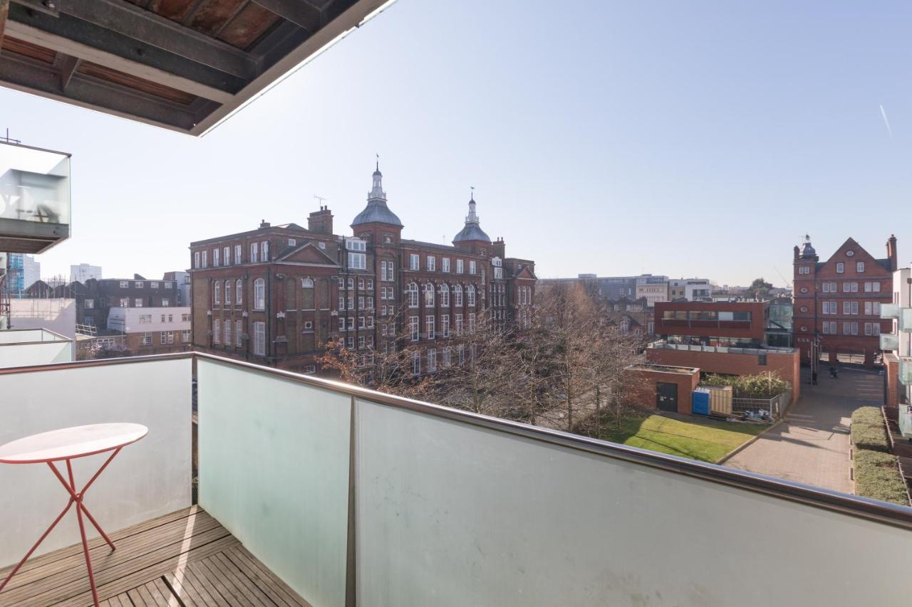 Luxury 2-Bed Flat Parking And Close To The Tube London Exterior photo